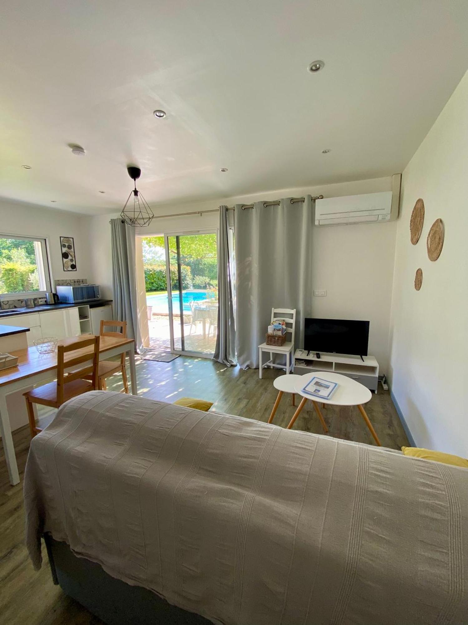 La Petite Maison Robion en Luberon الغرفة الصورة