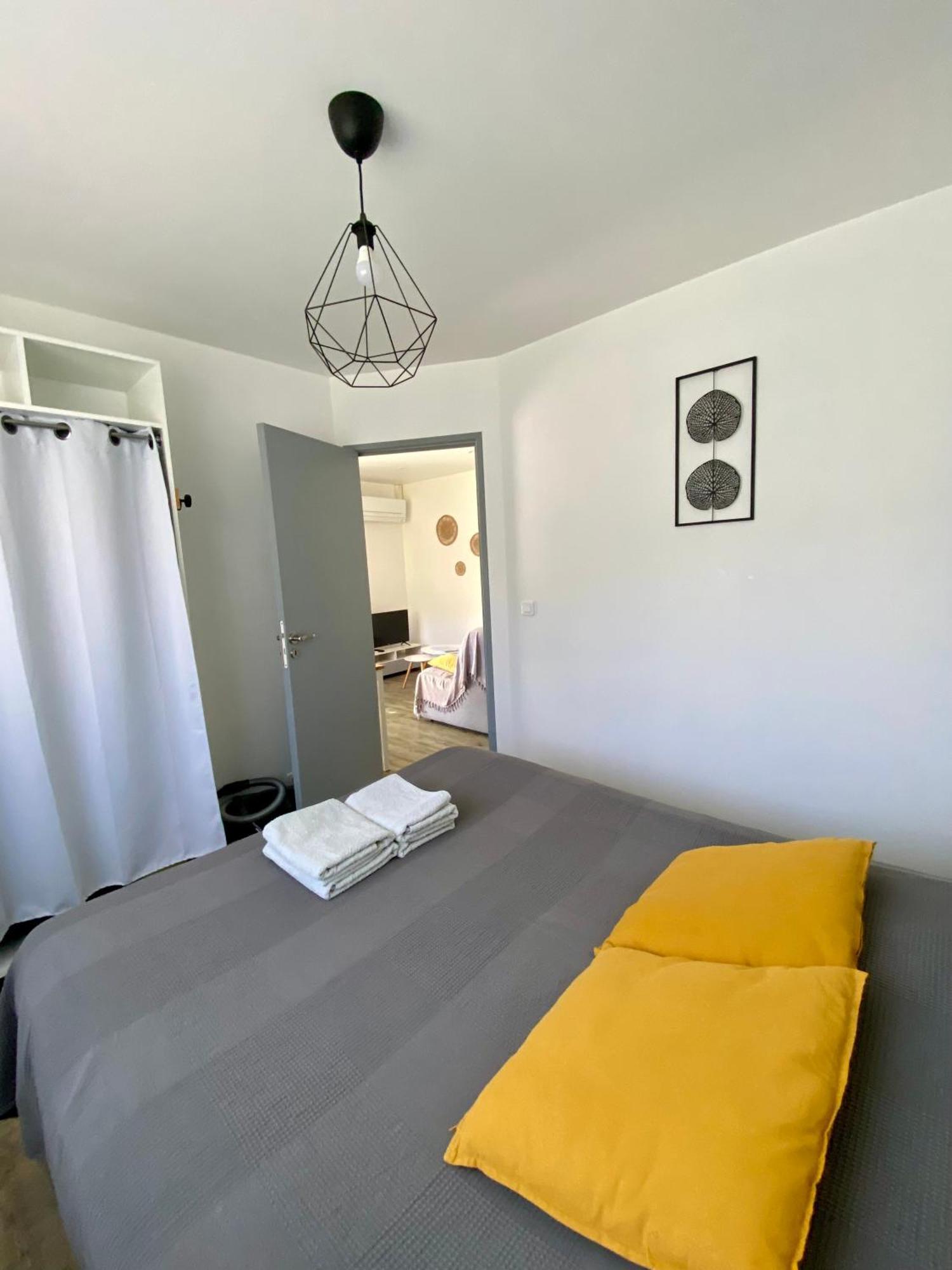 La Petite Maison Robion en Luberon الغرفة الصورة