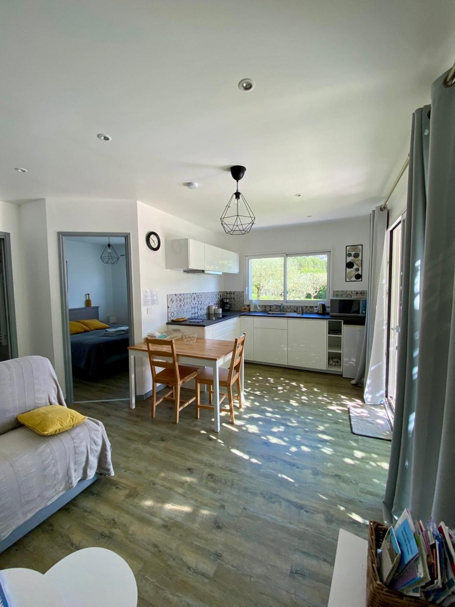 La Petite Maison Robion en Luberon الغرفة الصورة