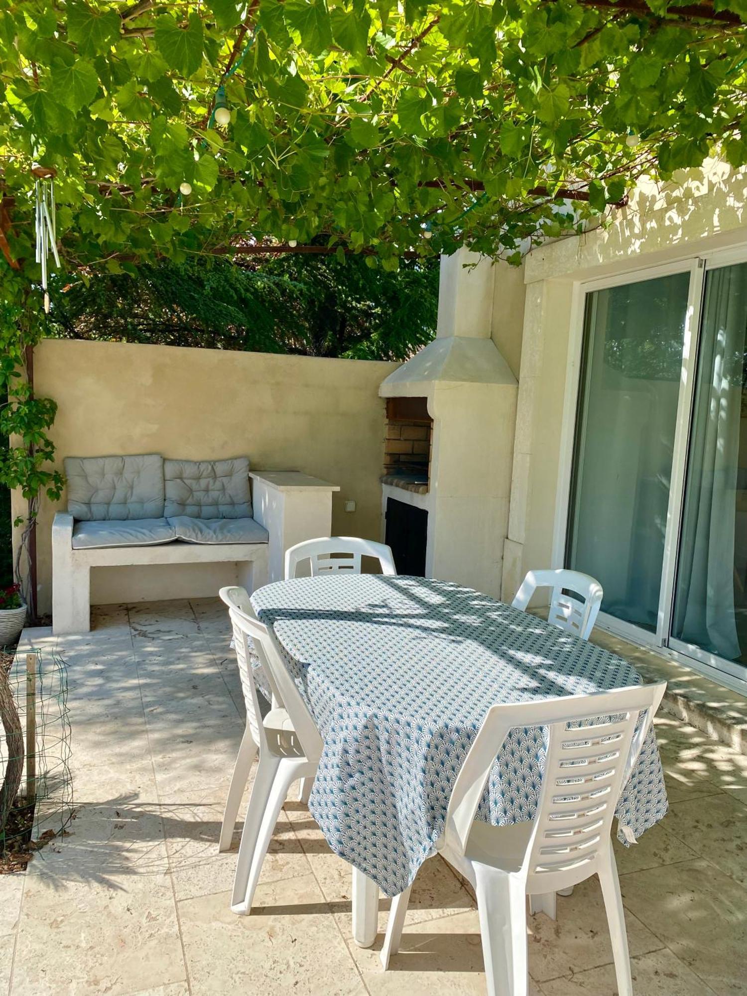 La Petite Maison Robion en Luberon الغرفة الصورة