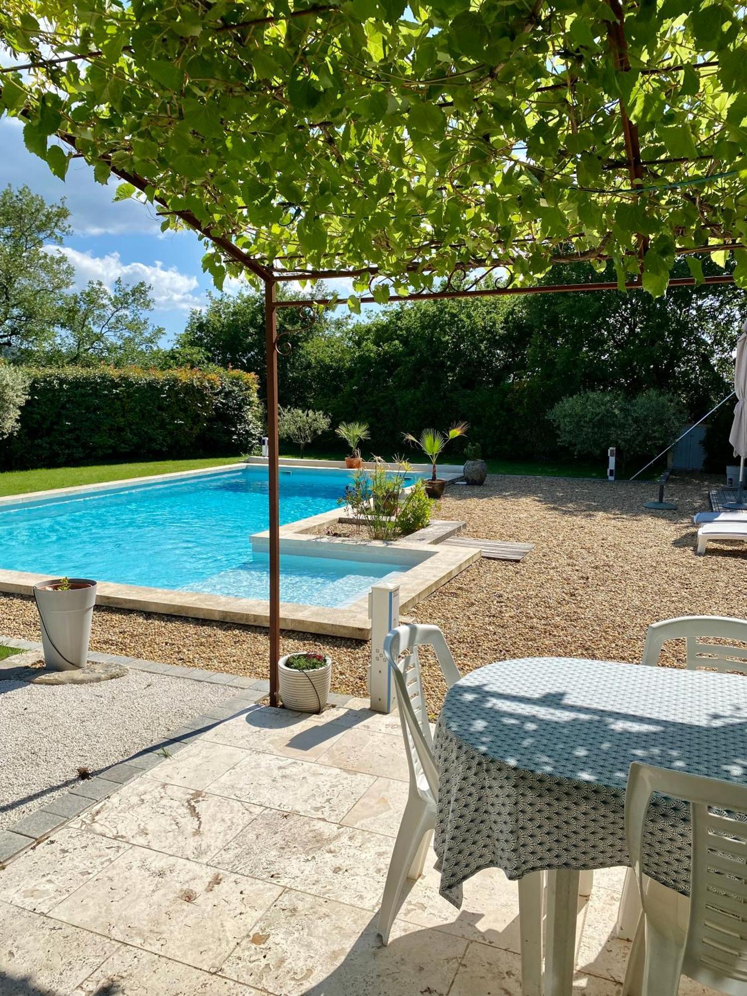 La Petite Maison Robion en Luberon الغرفة الصورة